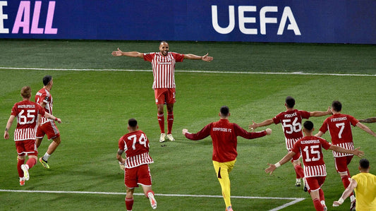 OLYMPIAKOS LES PREMIERS DANS L'HISTOIRE DU FOOTBALL GRECS !!!