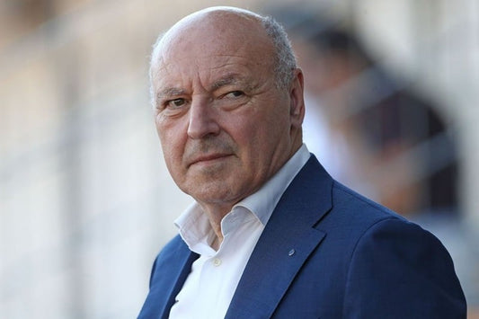 Beppe Marota arrive de manière inattendue.
