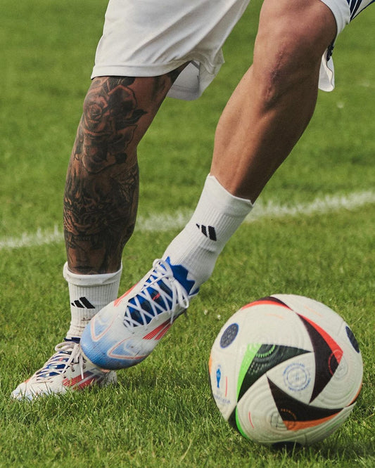 DARWIN NUNEZ FILE CHEZ ADIDAS!