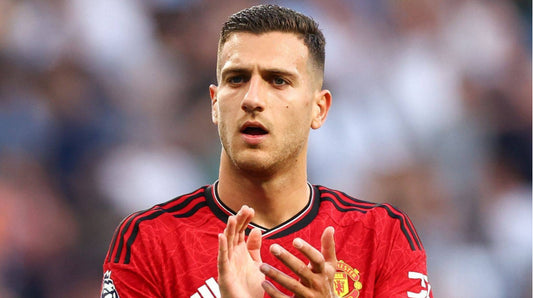 EURO| Diogo Dalot qui pose avec le maillot du Portugal de 2004!