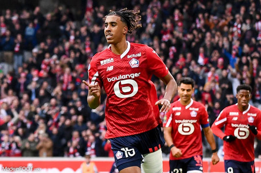 Leny Yoro est en route pour Manchester United !