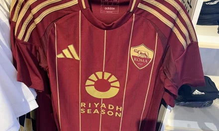 Maillot As Roma maillot qui rend hommage à leurs anciens stade