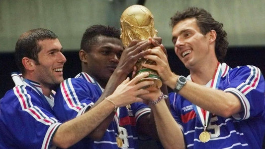 LAURENT BLANC UN DÉFENSEUR SOUS CÔTÉ.