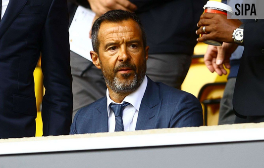 Par qui les joueurs de football sont-ils conseillé ?