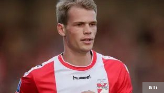 FIN DE CARRIÈRE POUR NIKOLA LAURSEN 27 (ANS)