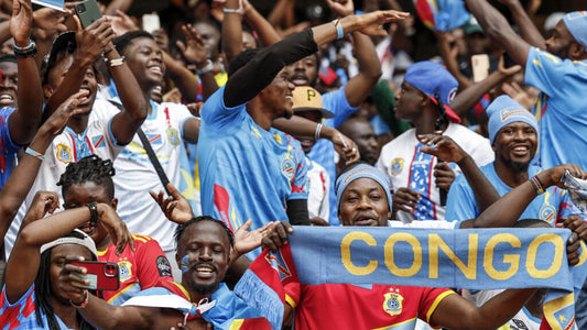 Des supporters de la République démocratique du Congo lors des phases de groupes du Championnat d'Afrique des nations (CHAN) entre le Kenya et la République démocratique du Congo au stade Kasarani de Nairobi, le 3 août 2025. AFP - SIMON MAINA