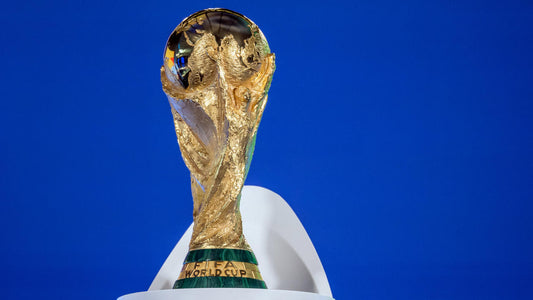 Image TROPHÉE coupe du monde sur fond bleu avec un socle blanc