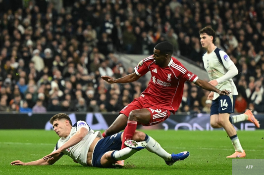 ALEXANDER ISAK ÉLOIGNÉ DES TERRAINS POUR PLUSIEURS MOIS.