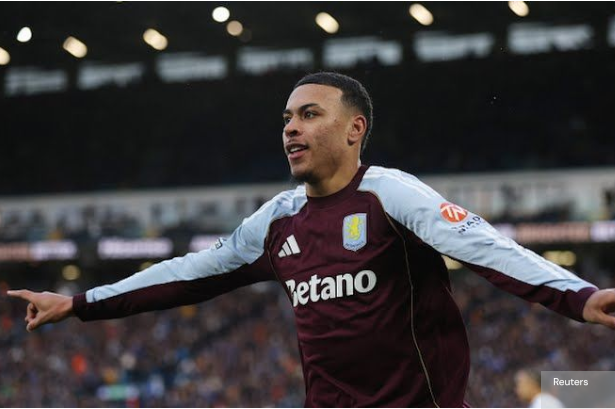 MORGAN ROGERS SORT ASTON VILLA DU PIEGE DE LEEDS