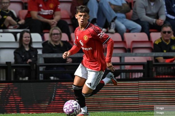 SHEA LACEY DANS LE GROUPE DE MANCHESTER UNITED POUR AFFRONTER EVERTON.