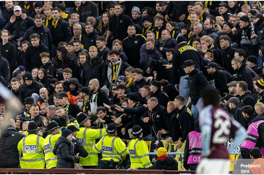 LES ULTRAS DES YOUNG BOYS DE BERNE ONT GACHÉ LE SPECTACLE.
