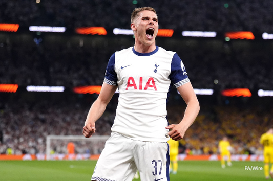 TOTTENHAM SOUS PRESSION : L’AVENIR DE VAN DE VEN EN QUESTION