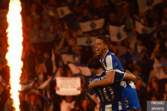 Joueur de Porto célébrant le 31 ème titres 