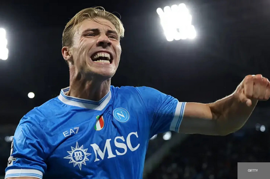 Rasmus hojlund with Napoli shirt 