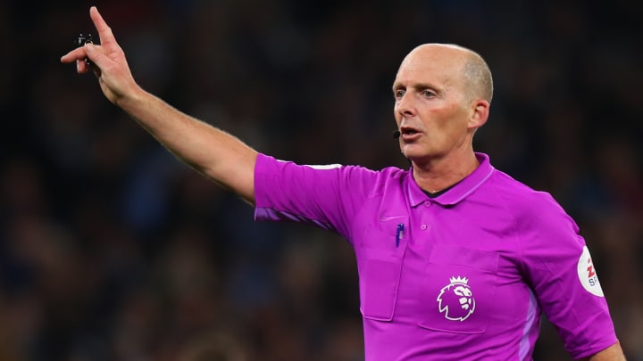 LES ARBITRES ANGLAIS SONT LES MIEUX PAYÉS EN EUROPE.