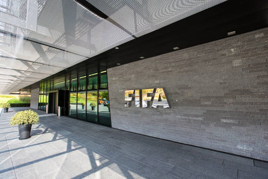 DES SYNDICATS ET L'UNFP ATTAQUENT LA FIFA EN JUSTICE.