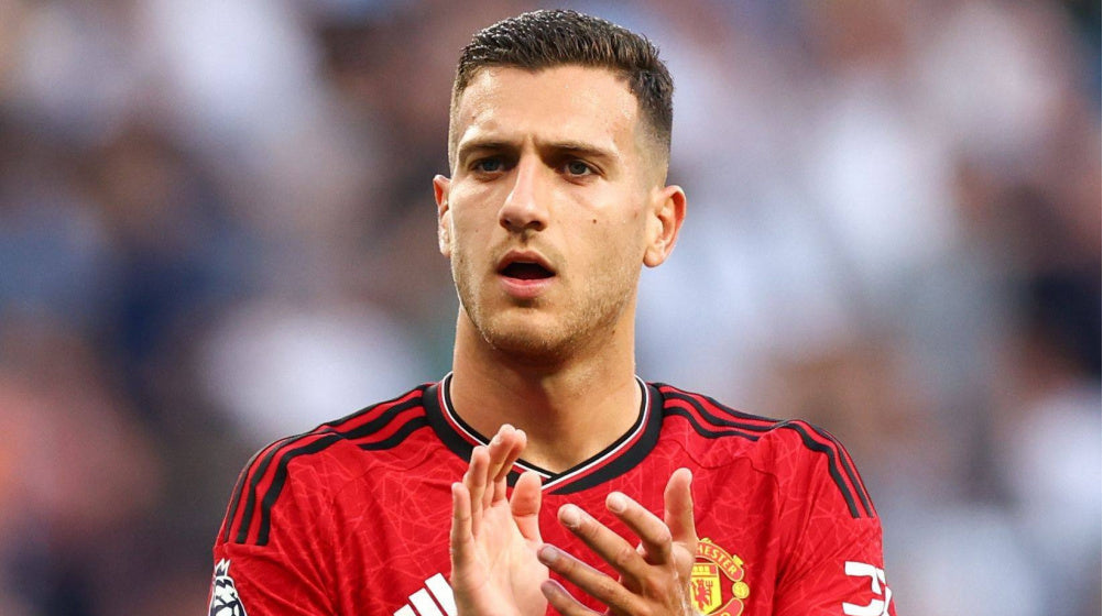 EURO| Diogo Dalot qui pose avec le maillot du Portugal de 2004!