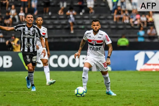 LIGA BRASILIERA| Le jour où Dani Alves a été attaqué par des guêpes!