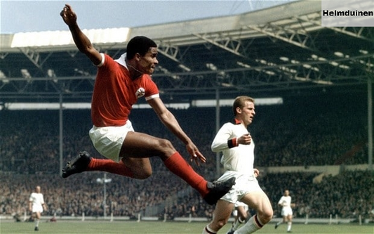 POURQUOI EUSEBIO ETAIT SURNOMMÉ LA PANTHÈRE NOIRE ?