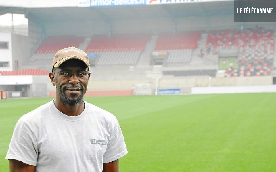 LIGUE1| Qui est Emmanuel Bessong considéré comme le meilleur jardinier de France ?