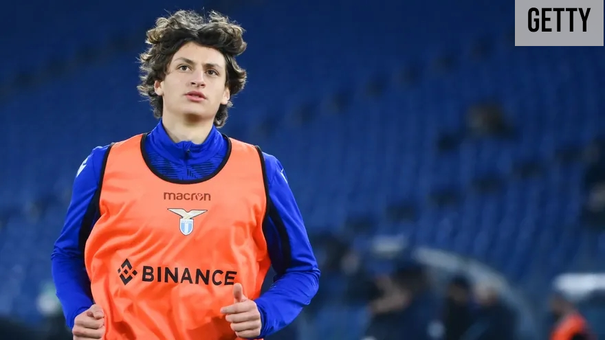 SERIE B| L'arrière petit fils de Mussolini acclamé avec des saluts facistes