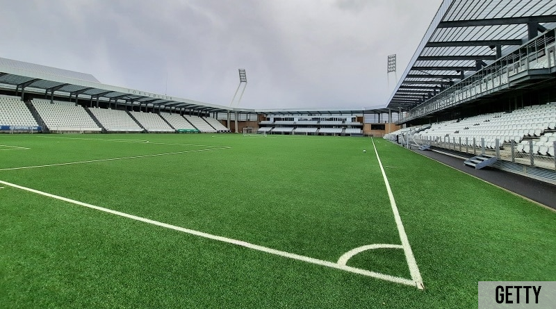 LE PLUS PETIT STADE AU MONDE ! " TORSVØLLUR"