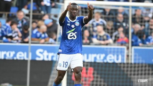 HABIB DIARRA CAPITAINE DE STRASBOURG FILE EN PREMIER LEAGUE.
