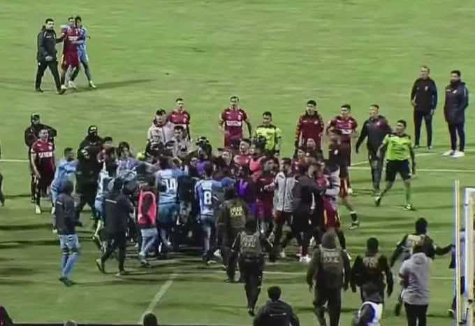 COPA PACENA | 17 CARTONS ROUGES CHAOS TOTAL EN BOLIVIE.