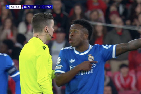 Vinicius avec le Texier lors du protocole anti racisme 