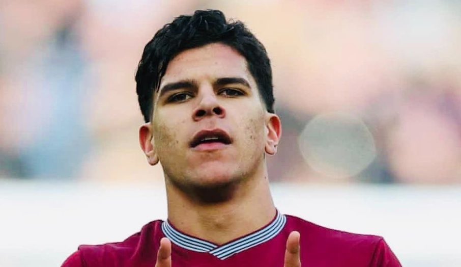 Mateus Fernandes with West Ham 