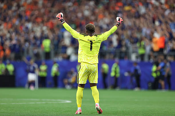 ZION Suzuki célébrant un but des Samouraïs bleu , Coupe du monde 2026
