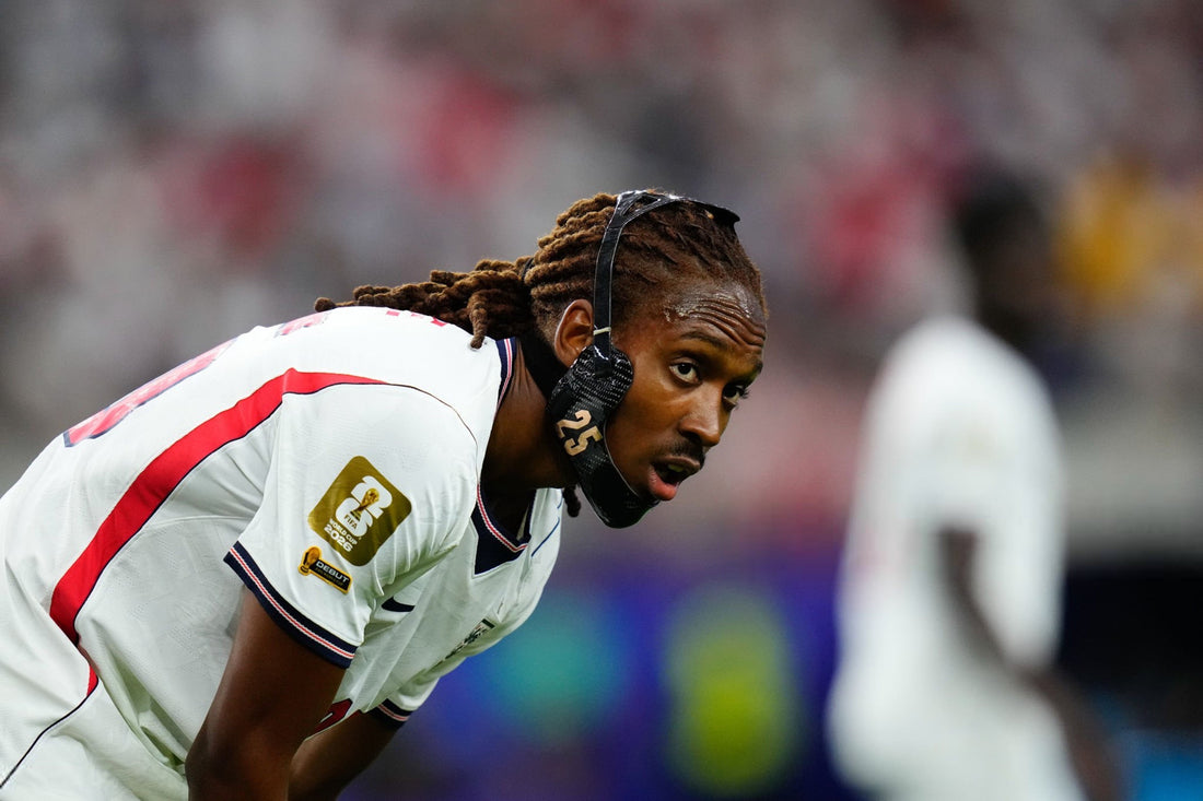Djed Spencer en Coupe du monde avec son masque de protection Jaw guard