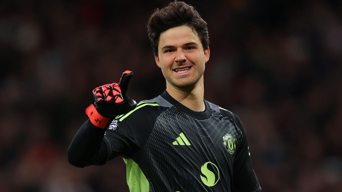 Senne Lemmens avec le maillot de Manchester United 