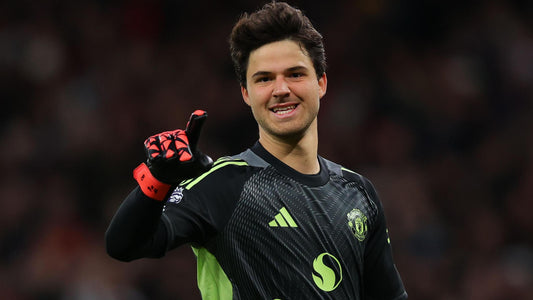 Senne Lemmens avec le maillot de Manchester United 