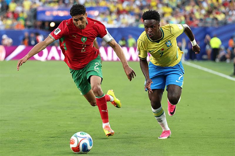 Le défenseur marocain Achraf Hakimi et l'attaquant brésilien Vinicius Junior. Photo : AFP
