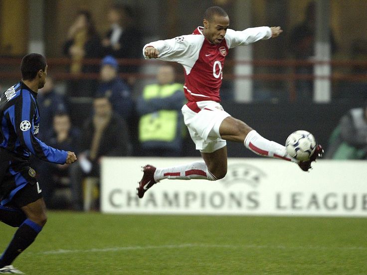 Thierry Henry vs Inter Milan à San Siro ligue des champions ballon nike 