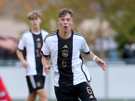 NIKLAS SWIDER SIGNE SON PREMIER CONTRAT PROFESSIONNEL AVEC LE BORUSSIA MONCHENGLADBACH.