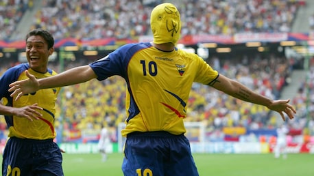 Ivan Kaviedes qui célèbre avec le masque Spiderman au couleur de l'Equateur lors de la coupe du monde 2006