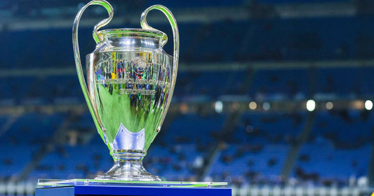 Trophée ligue des Champions espose stade de football 