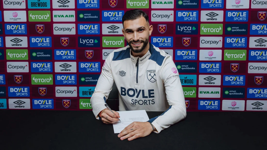 Taty castellanos qui signe son contrat avec West Ham 
