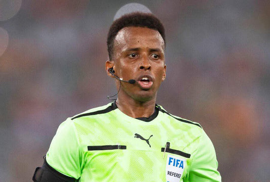 Omar artan arbitre pendant la CAN 2025