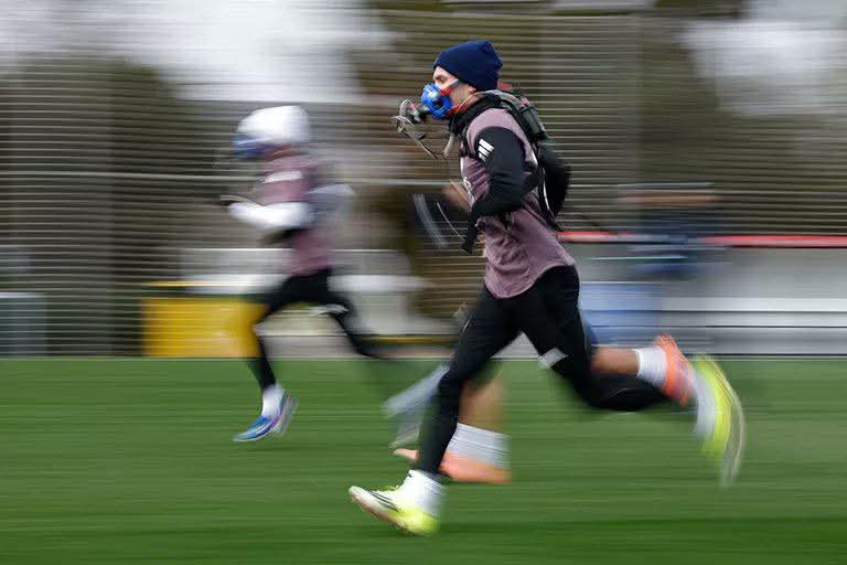 Joueur du Real Madrid arborant des masques hypoxiques à l'entraînement 