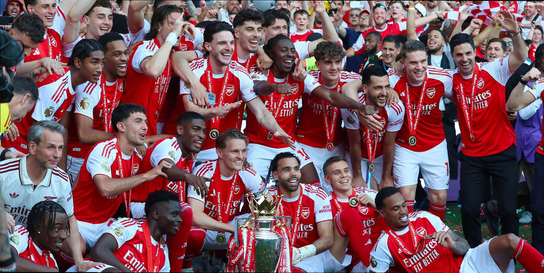 Arsenal with trophy PL célébration 
