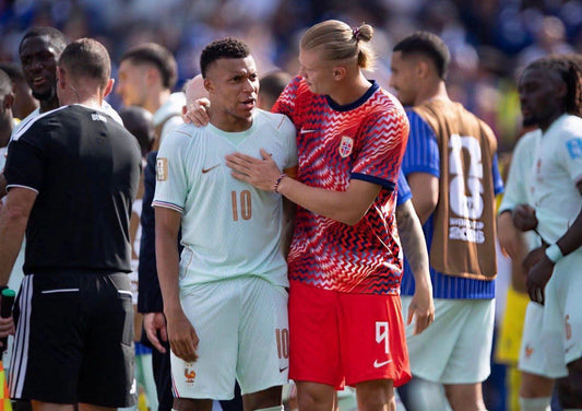 L'accolade entre Haaland et Mbappé lors de la Coupe du monde 2026