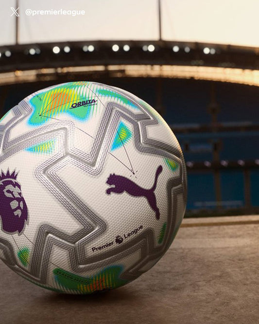 Ballon premier League orbita thrill édition exposé devant un stade avec le couche de soleil en fond d'écran 