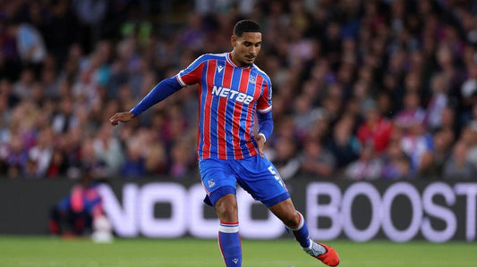 Maxence Lacroix a fait un joli geste envers les supporters de Crystal Palace. | GETTY IMAGES VIA AFP