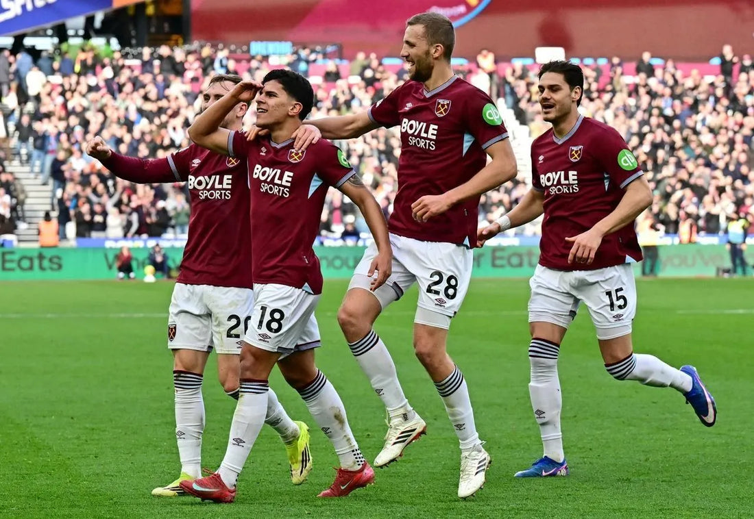 Joueur de West Ham qui célèbre un but face à Sunderland 