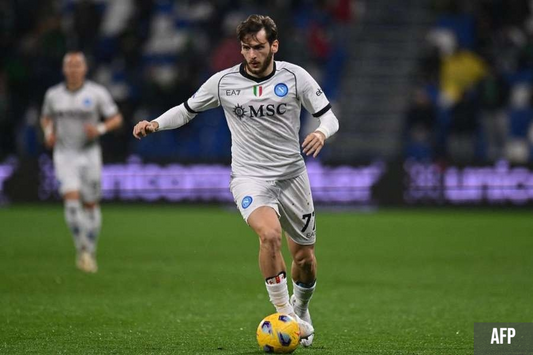 MERCATO| KVARATSKHKELIA PASSE AVEC SUCCES SA VISITE MÉDICALE.