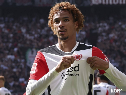 L'EINTRACHT FRANCFORT VALORISE HUGO EKITIKE.