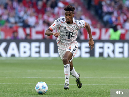 KINGSLEY COMAN SUR LE DÉPART.